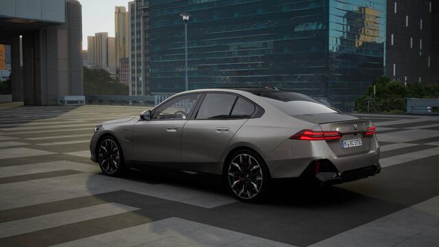 BMW 5-SERIE 530e M Sport Automaat / Panoramadak / Bowers & Wilkins / Adaptieve LED / Comfort Access / Stoelventilatie / Parking Assistant Plus / Stuurverwarming