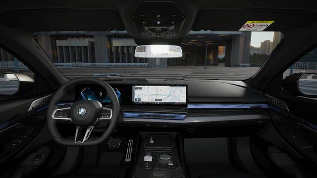 BMW 5-SERIE 530e M Sport Automaat / Panoramadak / Bowers & Wilkins / Adaptieve LED / Comfort Access / Stoelventilatie / Parking Assistant Plus / Stuurverwarming