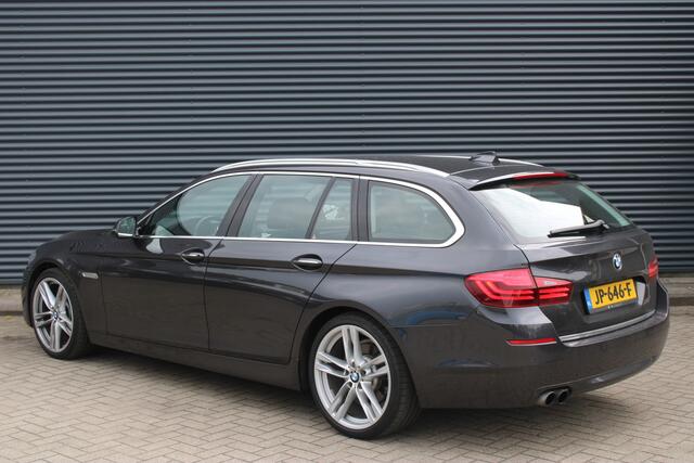 BMW 5-SERIE Touring 520i Luxury Edition