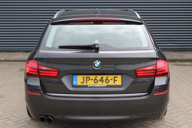 BMW 5-SERIE Touring 520i Luxury Edition