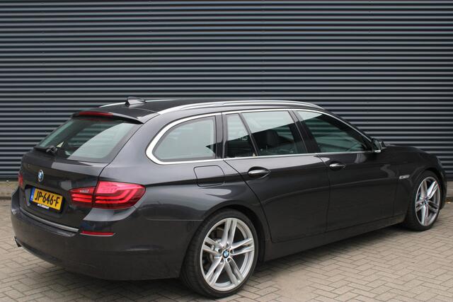 BMW 5-SERIE Touring 520i Luxury Edition