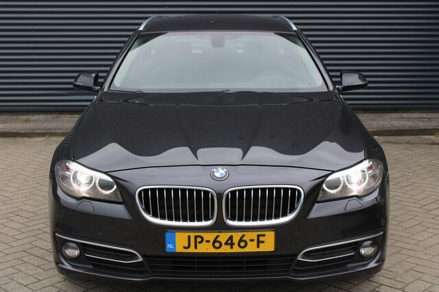 BMW 5-SERIE Touring 520i Luxury Edition