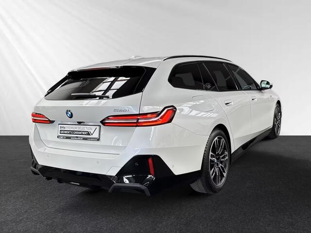 BMW 5-SERIE Touring 520iA M-SPORT ** ADAPT. LED, LEDER, PANORAMA, TREKH, H&K SOUND, DR. ASS+ ** 1e EIG - UNFALLFREI ** ** INFORMEER OOK NAAR ONZE AANTREKKELIJKE FINANCIAL-LEASE TARIEVEN **