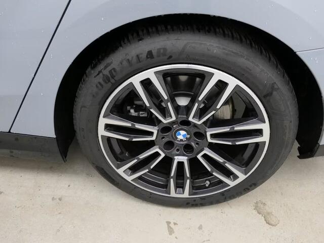BMW 5-SERIE Touring 520iA M-SPORT ** ADAPT. LED, LEDER, PANORAMA, TREKH, H&K SOUND, DR. ASS+ ** 1e EIG - UNFALLFREI ** ** INFORMEER OOK NAAR ONZE AANTREKKELIJKE FINANCIAL-LEASE TARIEVEN **