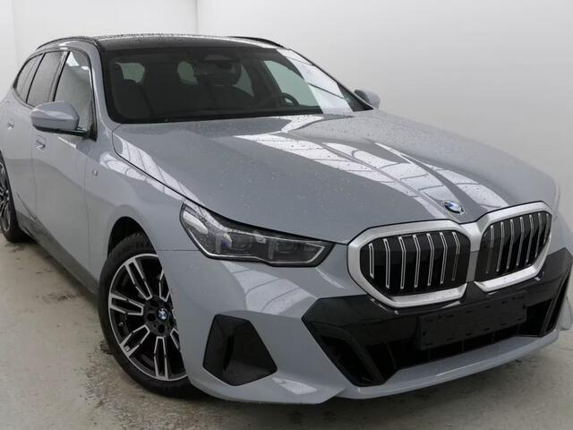 BMW 5-SERIE Touring 520iA M-SPORT ** ADAPT. LED, LEDER, PANORAMA, TREKH, H&K SOUND, DR. ASS+ ** 1e EIG - UNFALLFREI ** ** INFORMEER OOK NAAR ONZE AANTREKKELIJKE FINANCIAL-LEASE TARIEVEN **