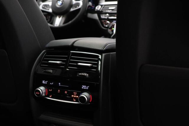 BMW 5-SERIE Touring 530i xDrive M-Sport High Executive | PANORAMADAK | COMFORT ACCES / PARKING- PACK | HEAD UP | SOFTCLOSE | 360 CAMERA | TREKHAAK