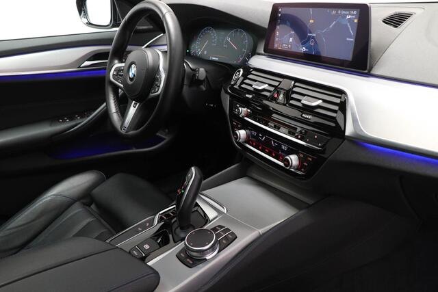 BMW 5-SERIE Touring 530i xDrive M-Sport High Executive | PANORAMADAK | COMFORT ACCES / PARKING- PACK | HEAD UP | SOFTCLOSE | 360 CAMERA | TREKHAAK