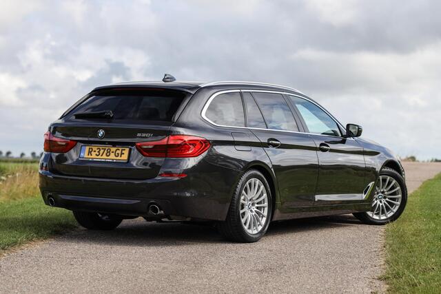 BMW 5-SERIE Touring 530i 252 PK High Executive ? Leder ? Pano ? Keyless