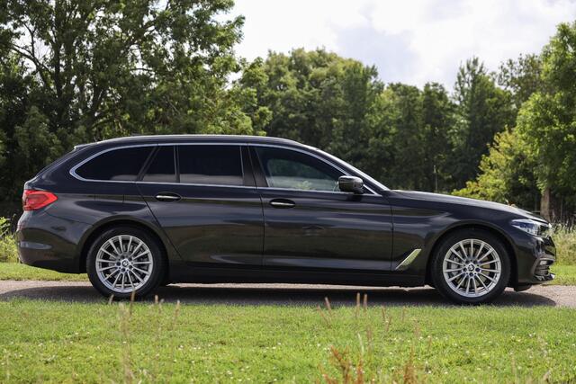 BMW 5-SERIE Touring 530i 252 PK High Executive ? Leder ? Pano ? Keyless