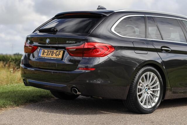 BMW 5-SERIE Touring 530i 252 PK High Executive ? Leder ? Pano ? Keyless