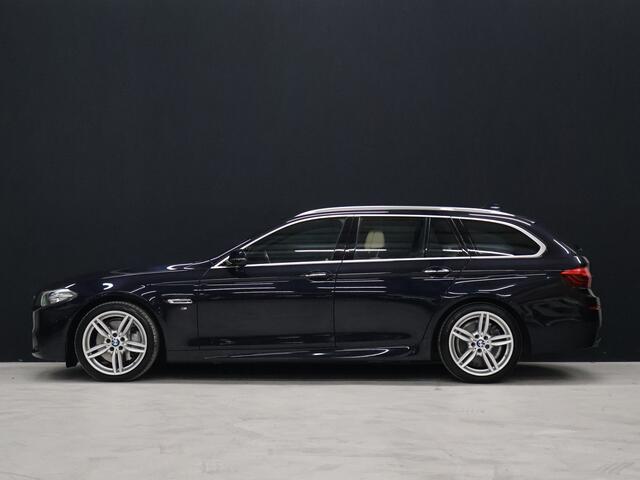 BMW 5-SERIE Touring 528xi M Sport High Executive [ADAPTIVE CRUISE, DIGITAL DASH, HEAD-UP, 360 CAMERA, MEMORY SEATS, STOEL/STUUR VERWARMING, NIEUWSTAAT]