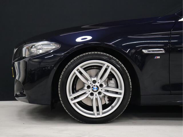 BMW 5-SERIE Touring 528xi M Sport High Executive [ADAPTIVE CRUISE, DIGITAL DASH, HEAD-UP, 360 CAMERA, MEMORY SEATS, STOEL/STUUR VERWARMING, NIEUWSTAAT]