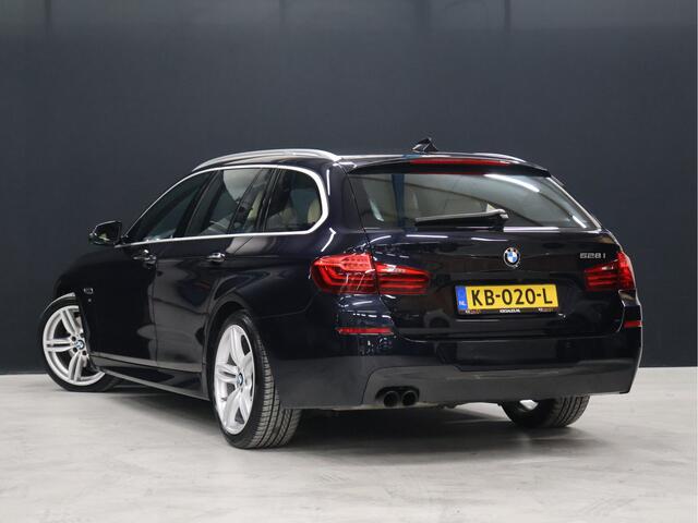 BMW 5-SERIE Touring 528xi M Sport High Executive [ADAPTIVE CRUISE, DIGITAL DASH, HEAD-UP, 360 CAMERA, MEMORY SEATS, STOEL/STUUR VERWARMING, NIEUWSTAAT]