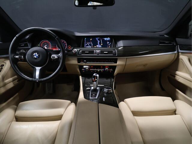 BMW 5-SERIE Touring 528xi M Sport High Executive [ADAPTIVE CRUISE, DIGITAL DASH, HEAD-UP, 360 CAMERA, MEMORY SEATS, STOEL/STUUR VERWARMING, NIEUWSTAAT]