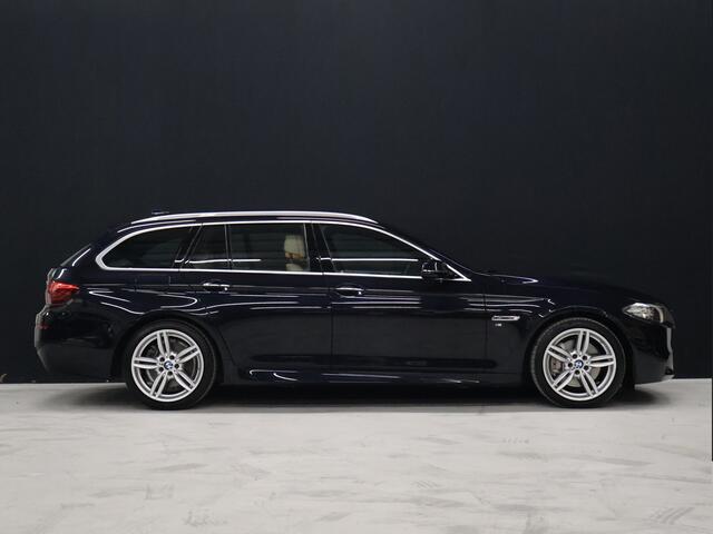 BMW 5-SERIE Touring 528xi M Sport High Executive [ADAPTIVE CRUISE, DIGITAL DASH, HEAD-UP, 360 CAMERA, MEMORY SEATS, STOEL/STUUR VERWARMING, NIEUWSTAAT]