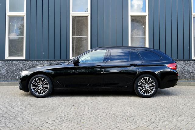BMW 5-SERIE Touring 520i Sport-Line Rijklaarprijs-Garantie Sport Interieur Trekhaak Led Apple carplay Navigatie Airco