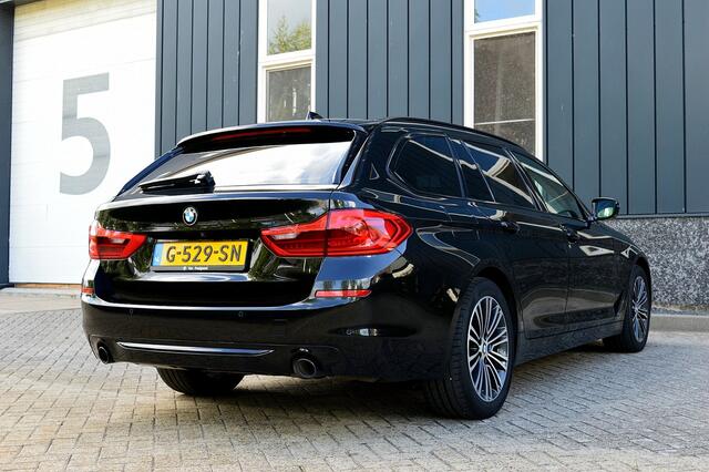 BMW 5-SERIE Touring 520i Sport-Line Rijklaarprijs-Garantie Sport Interieur Trekhaak Led Apple carplay Navigatie Airco