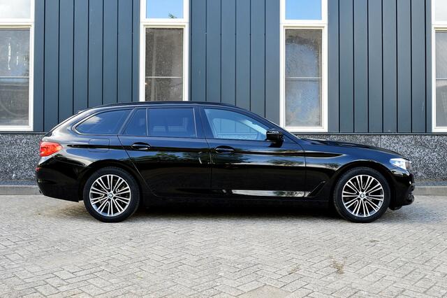 BMW 5-SERIE Touring 520i Sport-Line Rijklaarprijs-Garantie Sport Interieur Trekhaak Led Apple carplay Navigatie Airco
