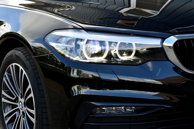 BMW 5-SERIE Touring 520i Sport-Line Rijklaarprijs-Garantie Sport Interieur Trekhaak Led Apple carplay Navigatie Airco