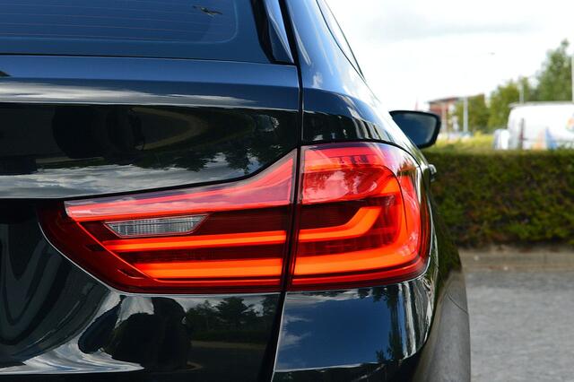 BMW 5-SERIE Touring 520i Sport-Line Rijklaarprijs-Garantie Sport Interieur Trekhaak Led Apple carplay Navigatie Airco