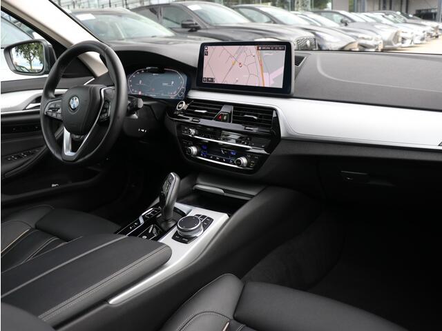 BMW 5-SERIE 530e xDrive High Executive I Leder I Keyless I Dodehoekdetectie
