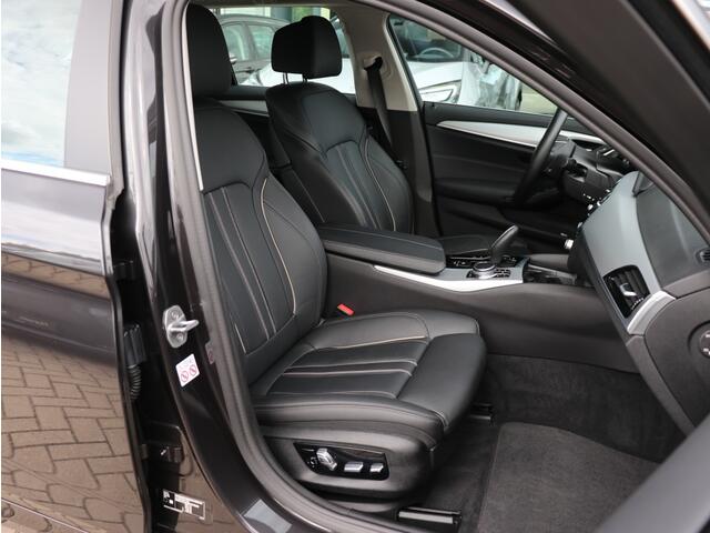 BMW 5-SERIE 530e xDrive High Executive I Leder I Keyless I Dodehoekdetectie