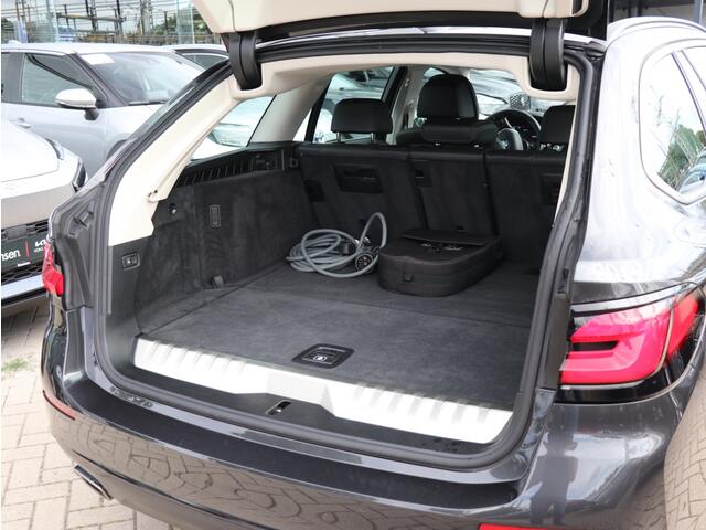 BMW 5-SERIE 530e xDrive High Executive I Leder I Keyless I Dodehoekdetectie