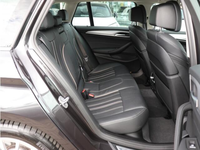 BMW 5-SERIE 530e xDrive High Executive I Leder I Keyless I Dodehoekdetectie