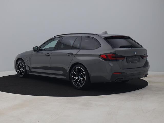 BMW 5-SERIE Touring 520e Executive M-Sport | PANO | CAMERA | STOELVERW. | TREKHAAK