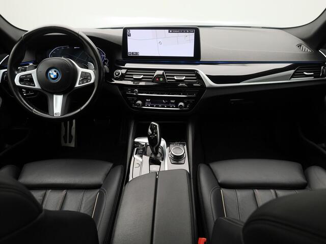BMW 5-SERIE Touring 520e Executive M-Sport | PANO | CAMERA | STOELVERW. | TREKHAAK