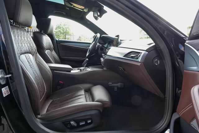 BMW 5-SERIE 540i xDrive 340pk High Executive |M-sportpakket|dealer onderhouden|schuif/kanteldak|Harman&Kardon|HUD|Apple Carplay|luxe lederen bekleding|360 camera|clima control|stoelverwarming|