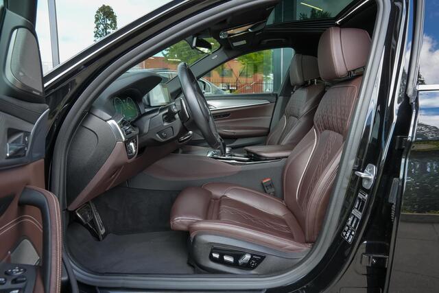 BMW 5-SERIE 540i xDrive 340pk High Executive |M-sportpakket|dealer onderhouden|schuif/kanteldak|Harman&Kardon|HUD|Apple Carplay|luxe lederen bekleding|360 camera|clima control|stoelverwarming|