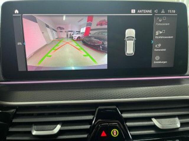 BMW 5-SERIE Touring 530e xDrive M-SPORT ** LASER, LEDER, PANORAMA, TREKH, HuD, H&K Sound, 19-inch LMV ** ¤ 38.200,= onder NP - Ex-BMW AG ** ** INFORMEER OOK NAAR ONZE AANTREKKELIJKE FINANCIAL-LEASE TARIEVEN **