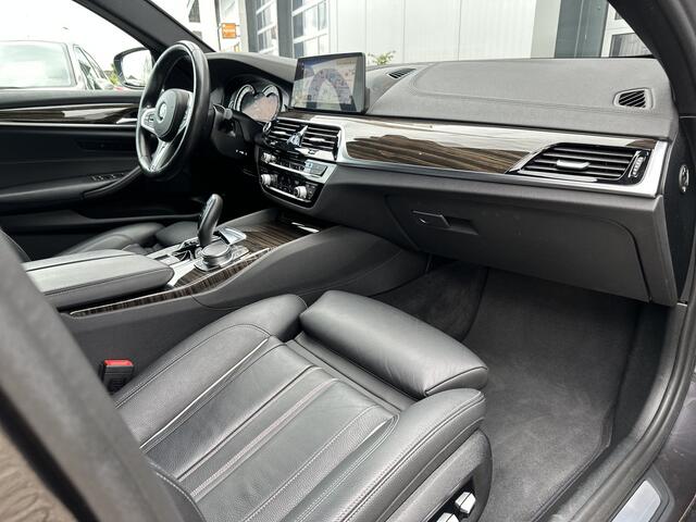 BMW 5-SERIE 530e iPerformance High Executive 297pk | Adaptief demping systeem | Dab | Elektrisch bedienbare achterklep met sensorsturing | LED koplampen | Lichtmetalen velgen 18" | Stuur verwarmd | Zeer complete 5-serie!