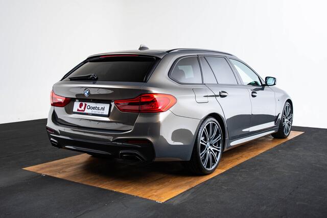 BMW 5-SERIE Touring 540i xDrive High Executive M Sport - Trekhaak - Panoramadak - Soft close - Bowers & Wilkins - Parking/Driving Assistant plus - Stoelventilatie/massage - Verwarmde voor/achterstoelen - Head up -