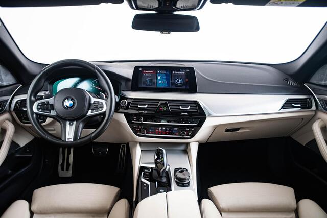 BMW 5-SERIE Touring 540i xDrive High Executive M Sport - Trekhaak - Panoramadak - Soft close - Bowers & Wilkins - Parking/Driving Assistant plus - Stoelventilatie/massage - Verwarmde voor/achterstoelen - Head up -