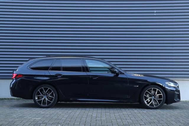 BMW 5-SERIE Touring 530e | High Executive | M Sportpakket | Panodak | Trekhaak | HiFi | Laserlight | Comfort Access | Head-Up | Parking Assistant | Driving Assistant | 19''LMV