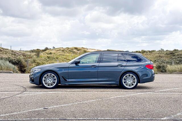 BMW 5-SERIE Touring 530i High Executive | M Sport | Glazen Panoramadak | Stoelventilatie | Harman Kardon | Headup Display |
