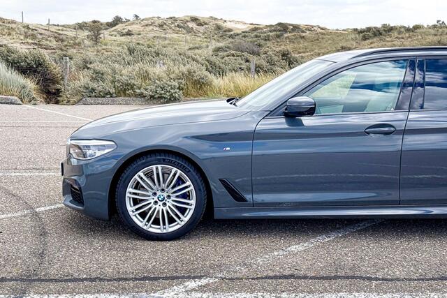 BMW 5-SERIE Touring 530i High Executive | M Sport | Glazen Panoramadak | Stoelventilatie | Harman Kardon | Headup Display |
