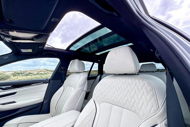 BMW 5-SERIE Touring 530i High Executive | M Sport | Glazen Panoramadak | Stoelventilatie | Harman Kardon | Headup Display |