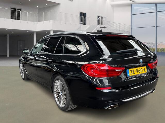 BMW 5-SERIE Touring 540i xDrive High Executive Luxury Line Pano Trekhaak Head-Up