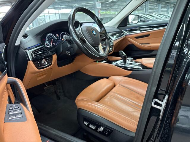 BMW 5-SERIE Touring 540i xDrive High Executive Luxury Line Pano Trekhaak Head-Up