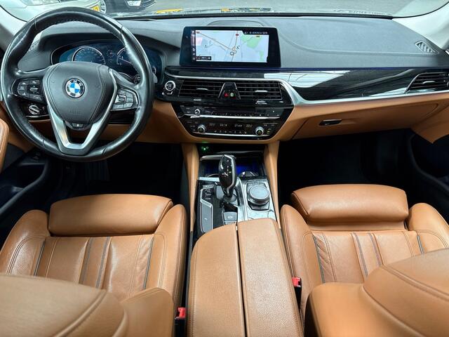 BMW 5-SERIE Touring 540i xDrive High Executive Luxury Line Pano Trekhaak Head-Up