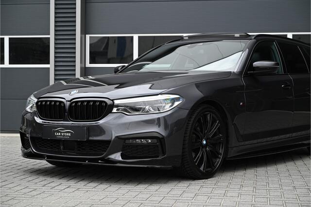 BMW 5-SERIE Touring 520d M-SPORT / PANO / LEDER / HUD / CAMERA / STOELVERWARMING / TELEFOONLADER / 20"
