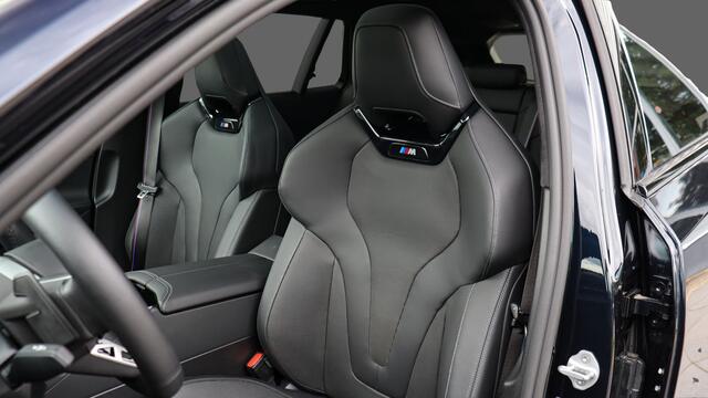 BMW 5-SERIE Touring 550e xDrive M-Sport Pro | Stoelventilatie | Bowers & Wilkins | M Onderstel Professional | Panoramadak | Head-up | Carbon | Trekhaak