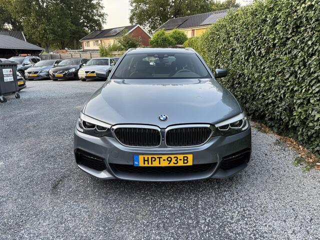 BMW 5-SERIE Touring 530d xDrive High Executive M-Sport | Automaat | Panoramadak | Leer | Navi Pro | LED | Cruise Control | 360 Camera | PDC | Trekhaak | Sportstoelen | Dealer onderhouden | APK tot 22-05-2026!