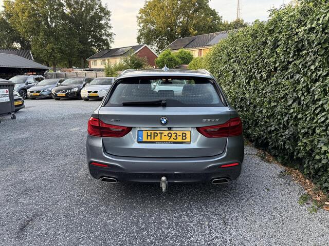 BMW 5-SERIE Touring 530d xDrive High Executive M-Sport | Automaat | Panoramadak | Leer | Navi Pro | LED | Cruise Control | 360 Camera | PDC | Trekhaak | Sportstoelen | Dealer onderhouden | APK tot 22-05-2026!