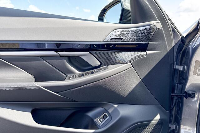 BMW 5-SERIE Sedan 530e xDrive | M Sport Pro | Bowers & Wilkins | Glazen Panoramadak | Trekhaak |