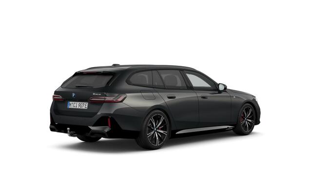 BMW 5-SERIE Touring 530e M Sport Edition | 20 Inch | M-Sportpakket Pro | Innovation Pack | Travel Pack | Comfort Pack | Trekhaak