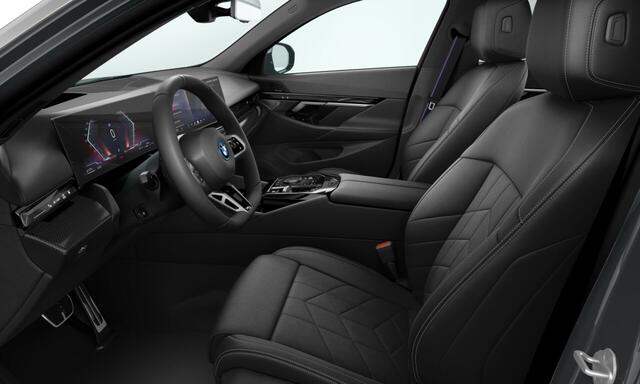 BMW 5-SERIE Touring 530e M Sport Edition | 20 Inch | M-Sportpakket Pro | Innovation Pack | Travel Pack | Comfort Pack | Trekhaak